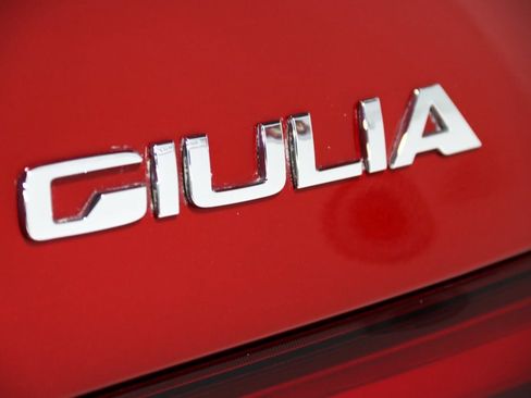 Used 2018 Alfa Romeo Giulia Quadrifoglio w/ Driver Assist Dynamic Package image 15