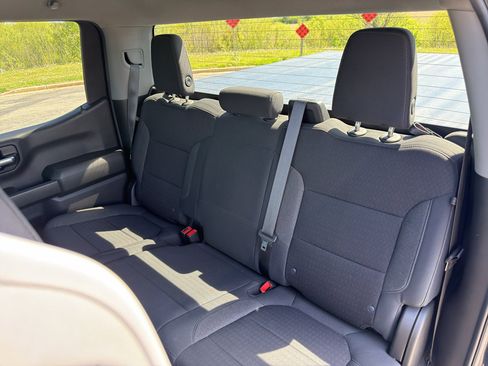 Used 2022 Chevrolet Silverado 1500 LT AWD/4WD image 35