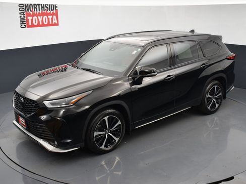 Used 2022 Toyota Highlander XSE AWD/4WD image 29