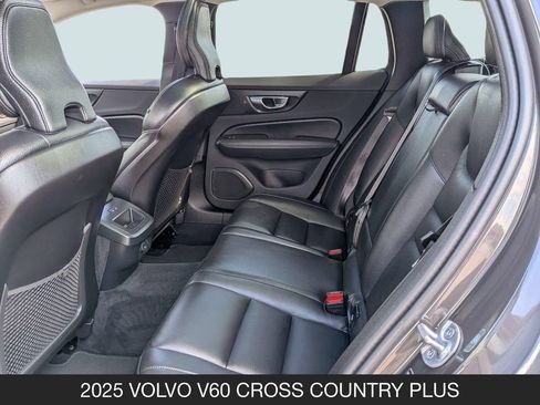Used 2025 Volvo V60 B5 Cross Country Plus AWD/4WD image 17
