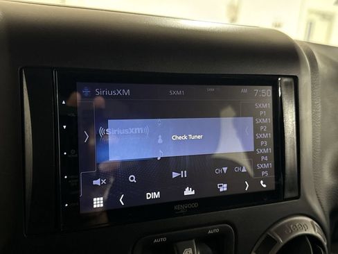 Used 2017 Jeep Wrangler Sport AWD/4WD image 14