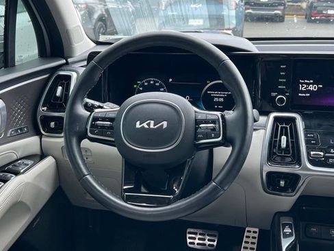 Certified 2023 Kia Sorento SX Prestige AWD/4WD image 11