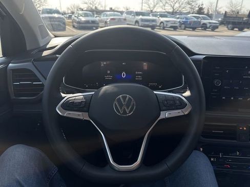New 2026 Volkswagen Taos SE FWD image 17