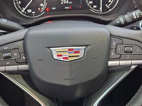 New 2025 Cadillac XT6 Luxury image 15