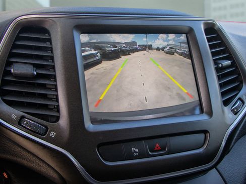 Used 2019 Jeep Cherokee Trailhawk image 28