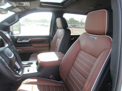 New 2026 GMC Sierra 2500 Denali Ultimate AWD/4WD image 12
