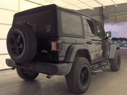 Used 2018 Jeep Wrangler Unlimited Sport S AWD/4WD image 6
