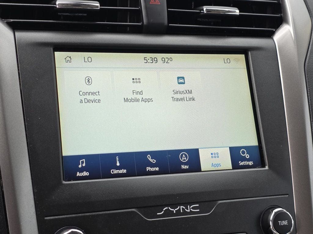 Used 2020 Ford Fusion SE FWD image 15