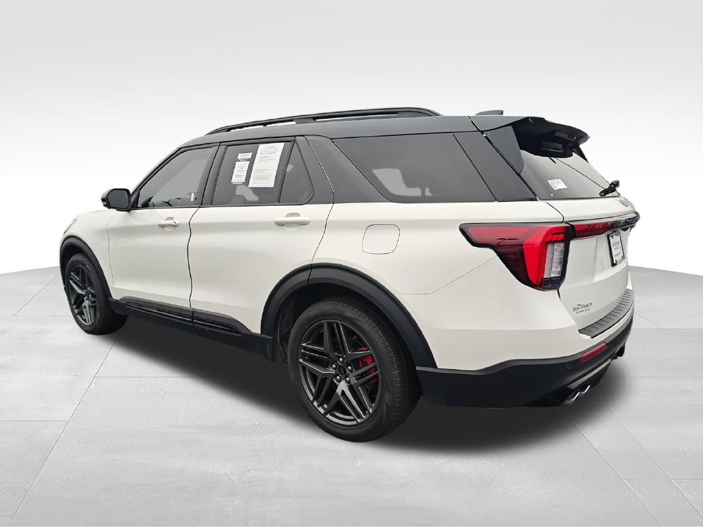 Used 2025 Ford Explorer ST AWD/4WD image 3