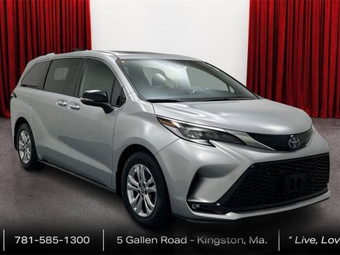 Certified 2023 Toyota Sienna XSE image 3