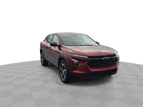 Certified 2024 Chevrolet Trax RS image 2