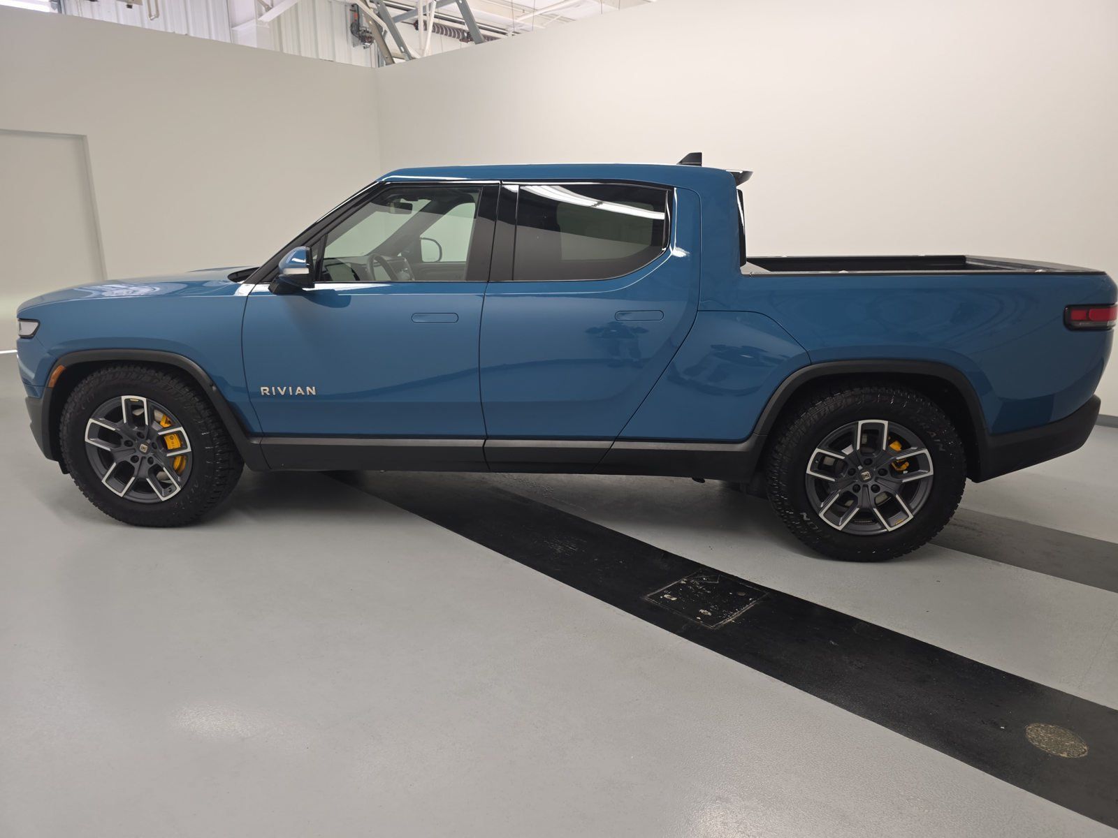 Used 2022 Rivian R1T Launch Edition AWD/4WD image 2