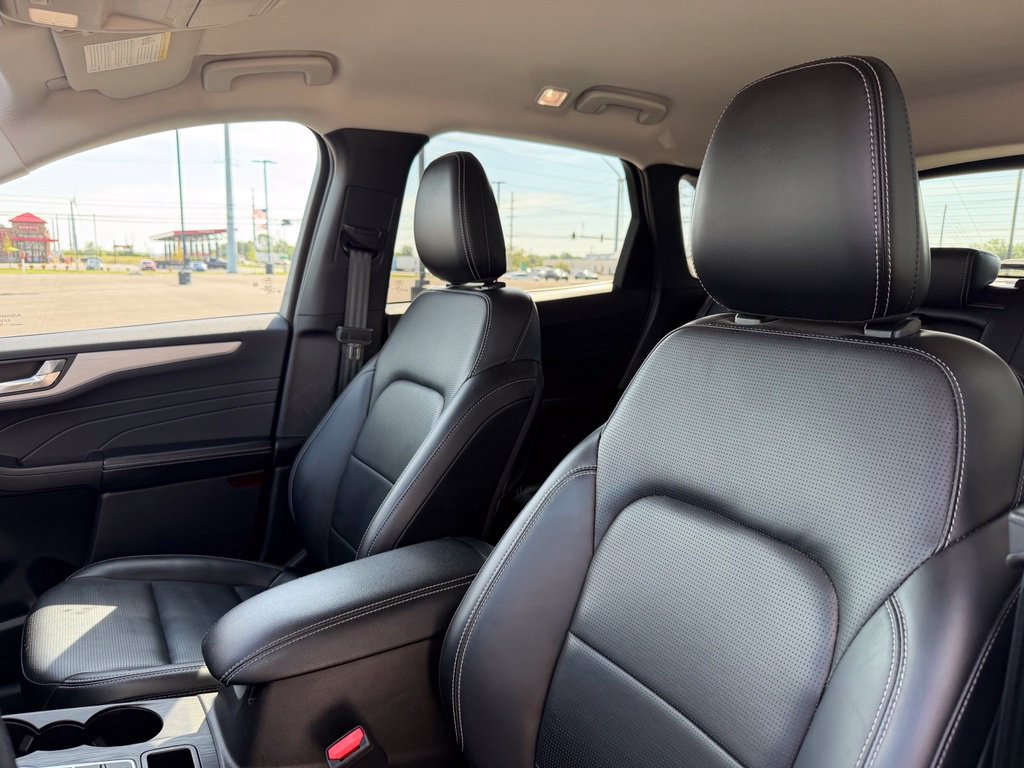 Used 2025 Ford Escape Platinum AWD/4WD image 16