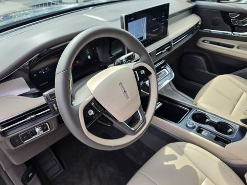 Used 2024 Lincoln Corsair FWD image 19