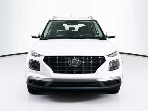Certified 2026 Hyundai Venue SEL FWD image 2
