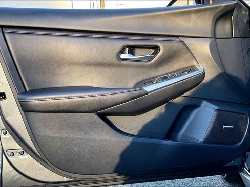 Used 2025 Nissan Sentra SR w/ SR Premium Package image 26