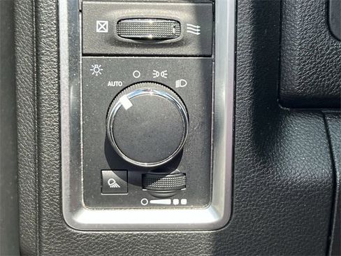 Used 2024 RAM 1500 Classic SLT image 30