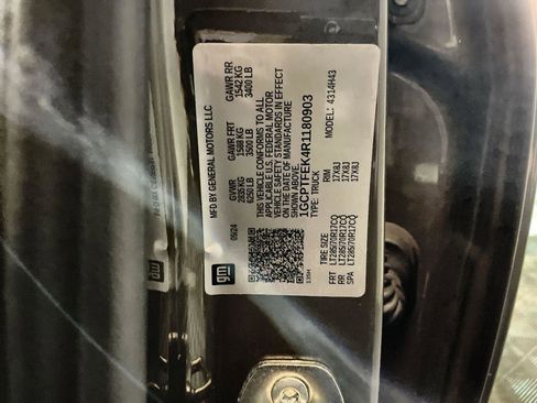 Used 2024 Chevrolet Colorado ZR2 w/ Safety Package image 31