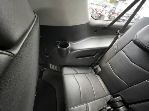 Used 2016 Cadillac Escalade ESV Luxury AWD/4WD image 34