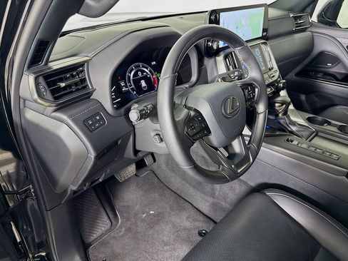 Certified 2024 Lexus LX 600 4WD w/ Luxury Package image 9