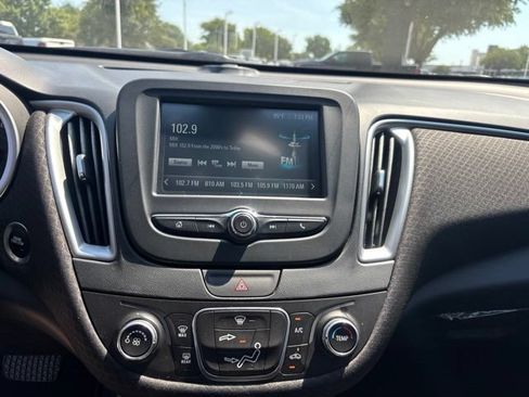 Used 2017 Chevrolet Malibu LS FWD image 17