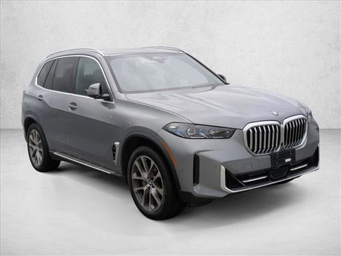 Used 2024 BMW X5 xDrive40i w/ Premium Package AWD/4WD image 3
