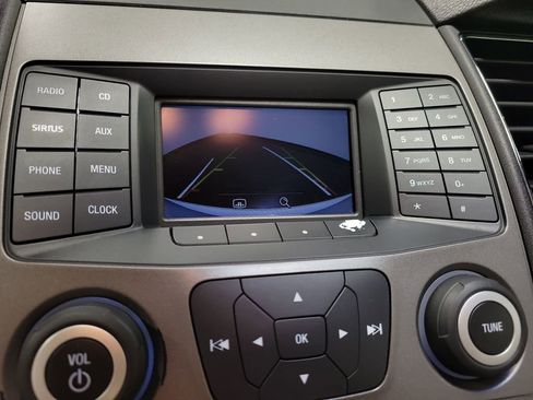 Used 2015 Ford Taurus SEL image 17