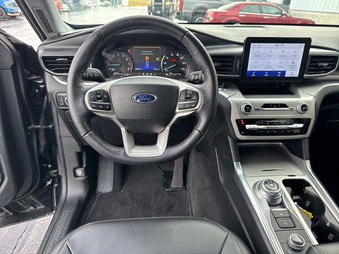 Certified 2022 Ford Explorer XLT w/ Equipment Group 202A image 23