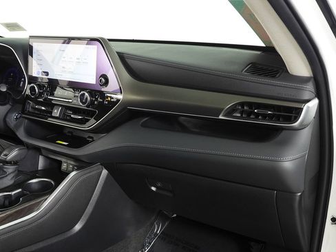Used 2023 Toyota Highlander Limited FWD image 14