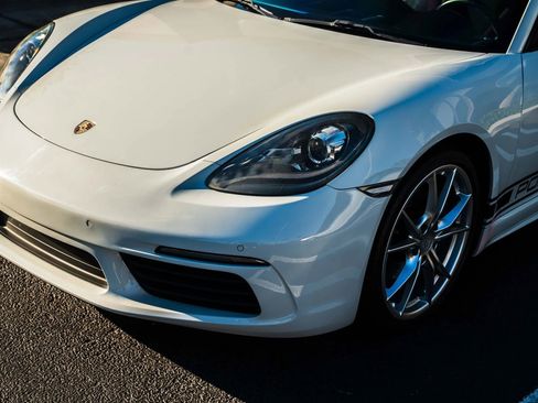 Used 2017 Porsche 718 Boxster RWD image 14