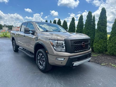 Used 2024 Nissan Titan PRO-4X w/ Pro-4x Convenience Package AWD/4WD image 2