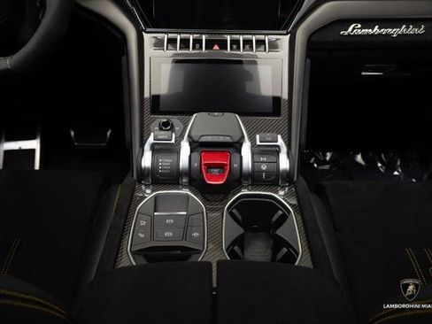 Used 2024 Lamborghini Urus Performante AWD/4WD image 42