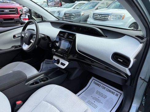Used 2017 Toyota Prius One FWD image 30