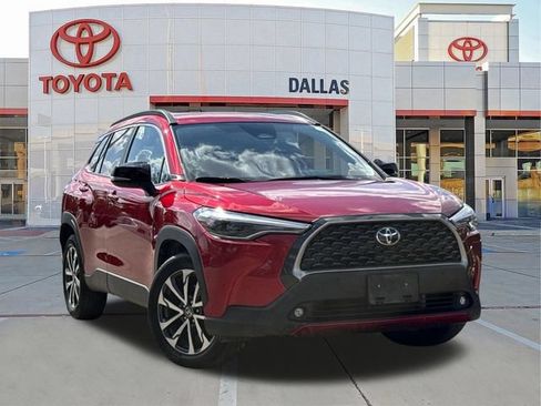 Used 2025 Toyota Corolla Cross XLE FWD image 1