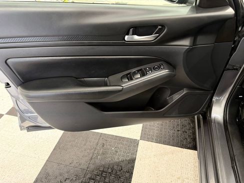 Used 2025 Nissan Altima 2.5 SV image 13