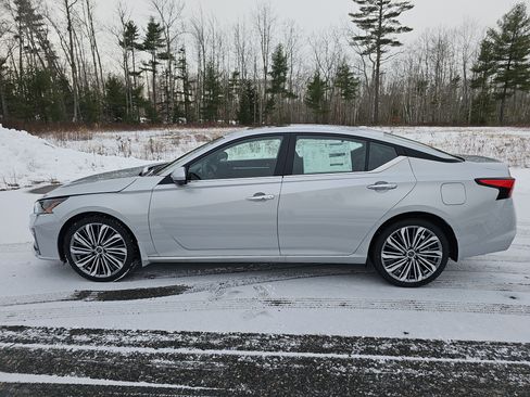 New 2025 Nissan Altima 2.5 SL FWD image 2