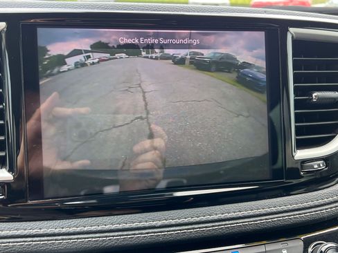 Used 2022 Chrysler Pacifica Touring-L FWD image 24