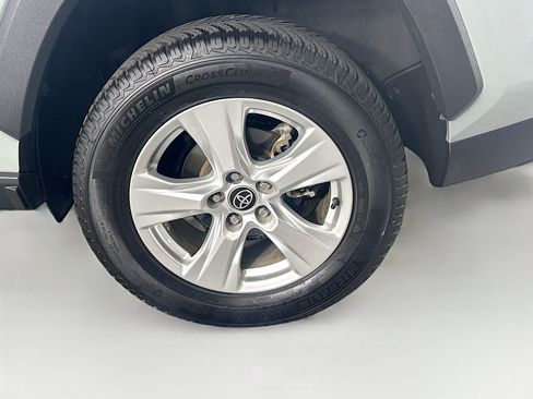 Used 2021 Toyota RAV4 XLE FWD image 11