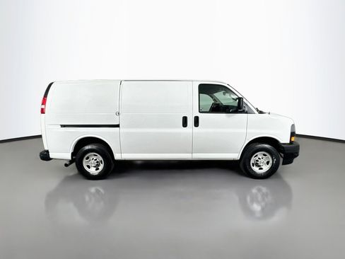 Used 2020 Chevrolet Express 3500 w/ Driver Convenience Package RWD image 6