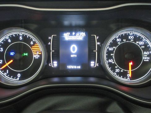 Used 2019 Jeep Cherokee Latitude w/ Cold Weather Group AWD/4WD image 29
