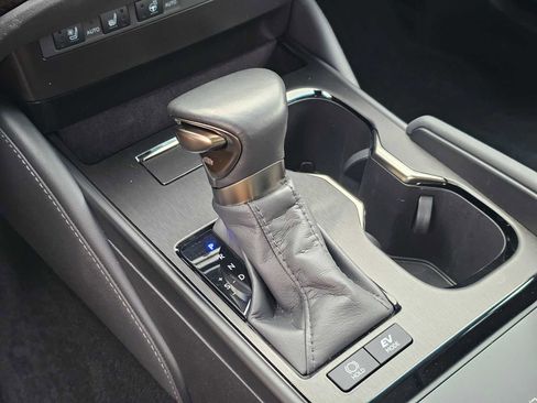 Used 2024 Lexus ES 300h w/ Premium Package image 30