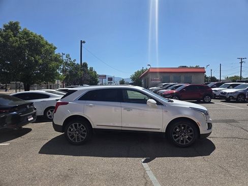 Used 2019 Cadillac XT5 Luxury w/ LPO, Black Ice Package AWD/4WD image 3