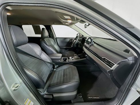 Used 2024 Mitsubishi Outlander SE image 34