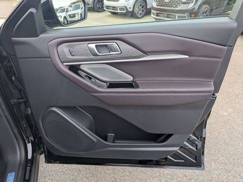 New 2026 Ford Explorer Platinum image 32