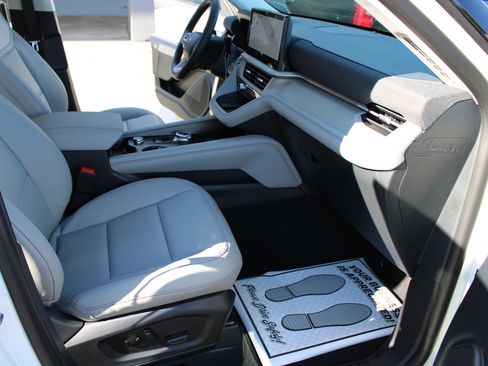 New 2026 Ford Explorer Active w/ Active Comfort Package image 13