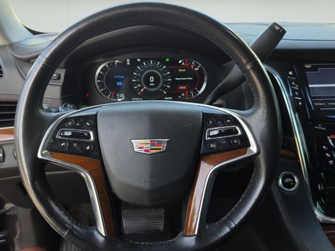 Used 2016 Cadillac Escalade Premium AWD/4WD image 12