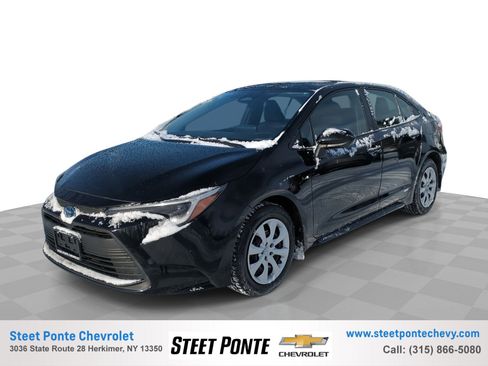 Used 2023 Toyota Corolla LE image 1