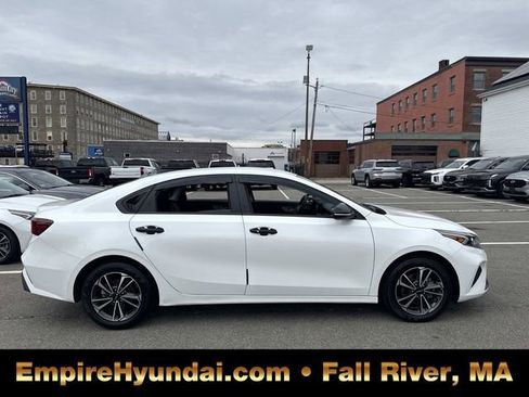 Used 2024 Kia Forte LXS image 3