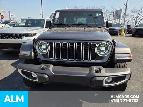 Used 2025 Jeep Wrangler Unlimited Sahara AWD/4WD image 19
