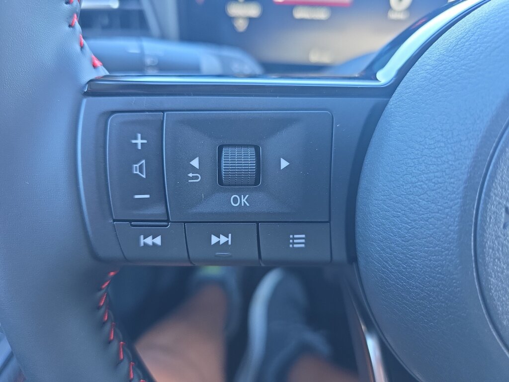 New 2027 Nissan Kicks SR w/ Cold Weather Package FWD image 10